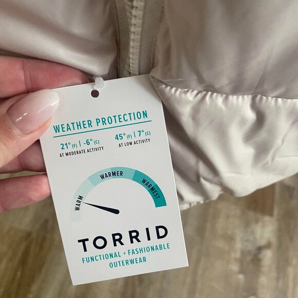 Torrid NWT Champagne Pink Cropped Hooded Puffer Coat Jacket Size 2 - Picture 7 of 8